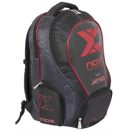 Compra la mochila de padel AT10 Street en negro y rojo del catálogo Nox