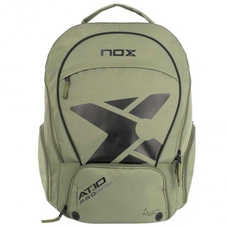 Compra la mochila AT10 Street en color verde de la firma Nox que hace parte de la nueva colección del jugador Agustín Tapia una de las favoritas de muchos