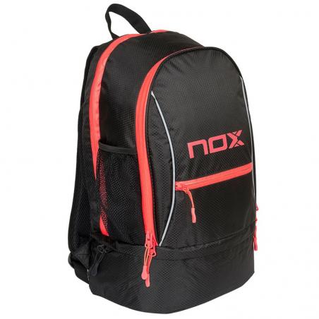 Compra la mochila de padel street en negro y rojo de Nox